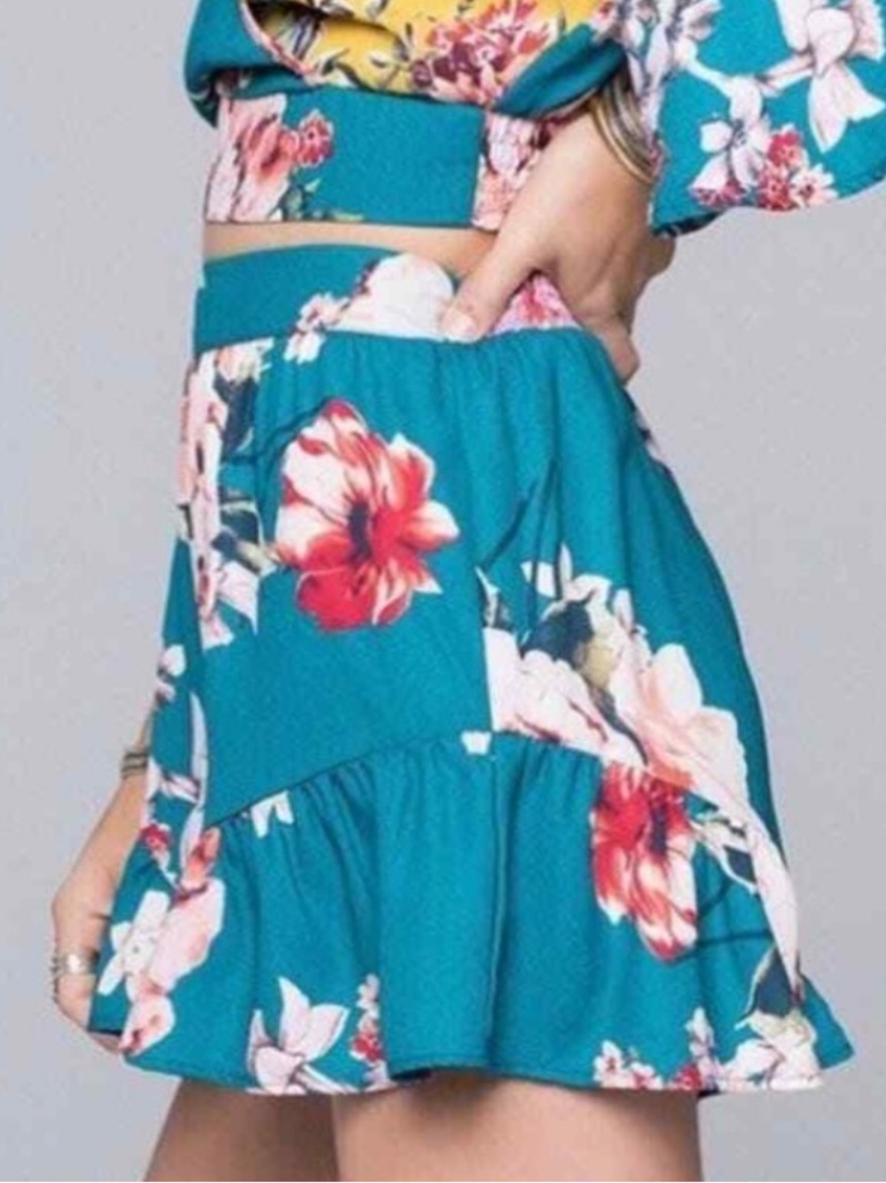 Band of Gypsies Teal Floral Ruffle Ahorts Small